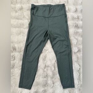 Athleta ULTIMATE STASH POCKET EMBOSSED 7/8 TIGHTs leggings size Medium M
